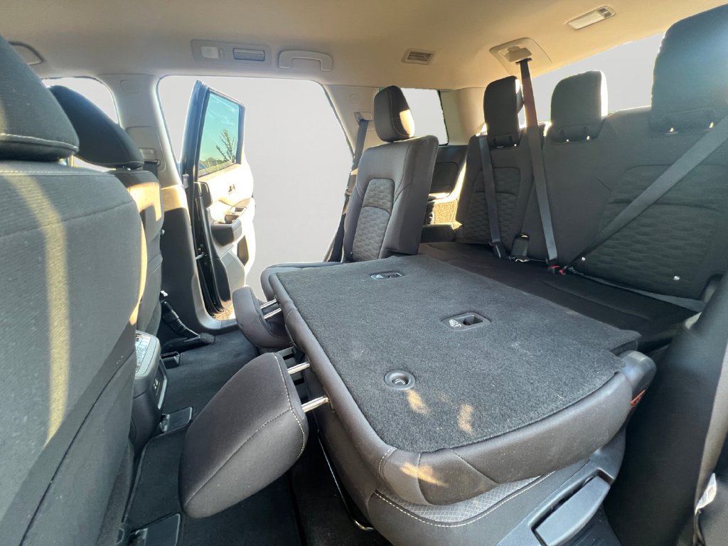 Used 2025 Nissan Pathfinder SV AWD/4WD image 28
