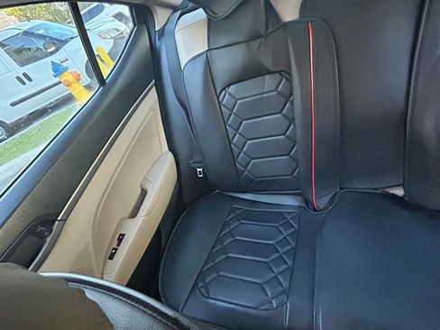 Used 2017 Hyundai Elantra Limited w/ Limited Tech Package 04 FWD image 12