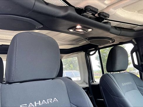 Used 2022 Jeep Wrangler Unlimited Sahara AWD/4WD image 21