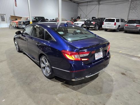 Used 2018 Honda Accord Touring image 9