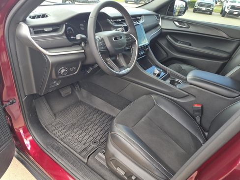 Used 2023 Jeep Grand Cherokee Altitude AWD/4WD image 12