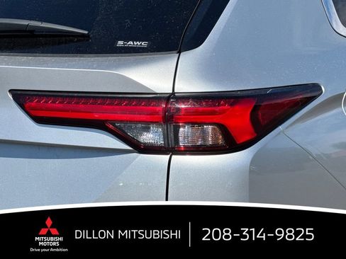 Used 2024 Mitsubishi Outlander SEL AWD/4WD image 27