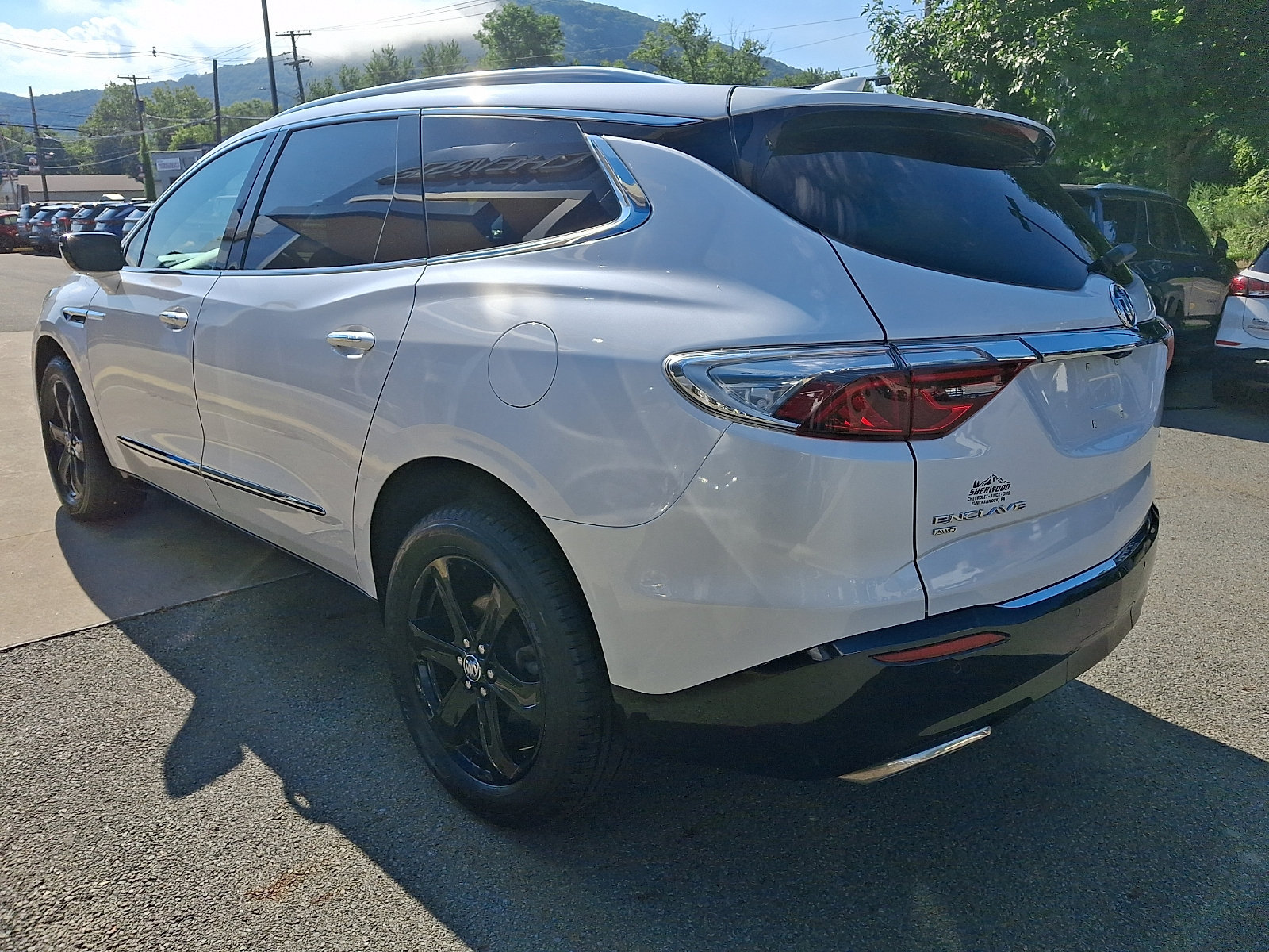 Used 2024 Buick Enclave Essence w/ Experience Buick Package AWD/4WD image 4