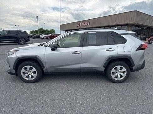 Used 2019 Toyota RAV4 LE image 2