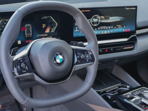 Certified 2025 BMW 530i xDrive w/ Premium Package image 9