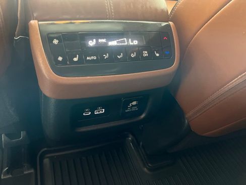 Used 2025 Nissan Pathfinder Platinum AWD/4WD image 27