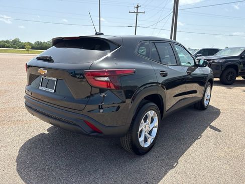 New 2026 Chevrolet Trax LS w/ LS Convenience Package FWD image 6