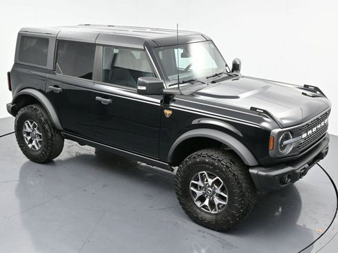 Used 2023 Ford Bronco Badlands image 42