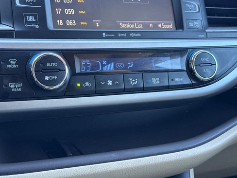 Used 2019 Toyota Highlander Limited Platinum image 22