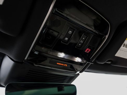 Used 2023 Land Rover Range Rover SE image 21