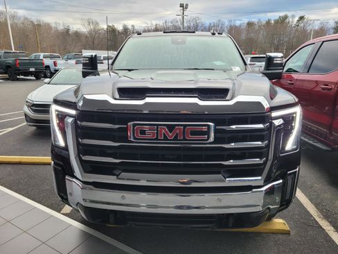 Used 2025 GMC Sierra 2500 SLT w/ SLT Premium Package image 2
