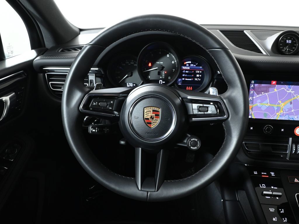 Used 2026 Porsche Macan AWD/4WD image 17