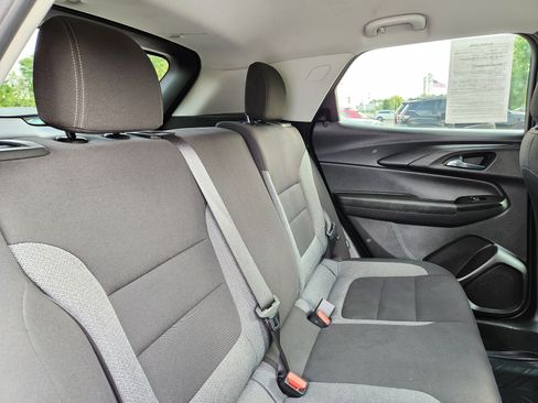 Used 2021 Chevrolet TrailBlazer LT w/ LPO, Blackout Package FWD image 15