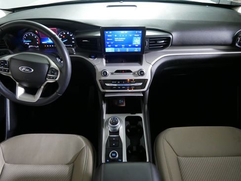 Used 2023 Ford Explorer XLT AWD/4WD image 10