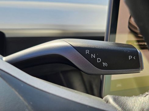 Used 2023 Tesla Model Y Long Range AWD/4WD image 30