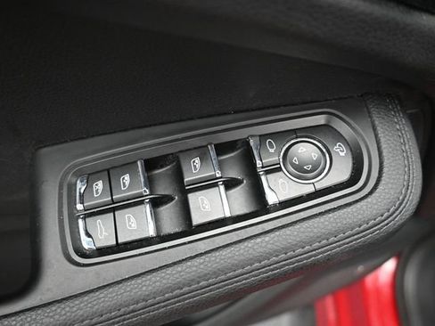 Certified 2022 Porsche Macan AWD/4WD image 8