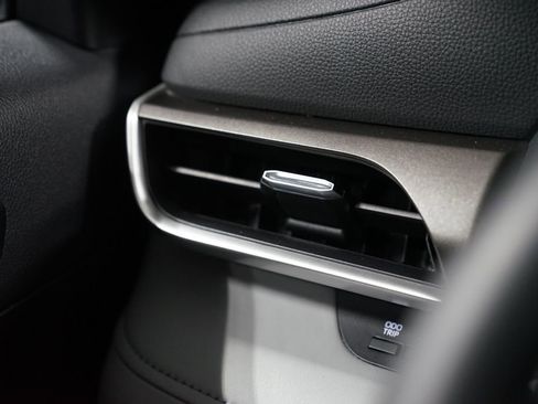 Certified 2023 Toyota Highlander XLE image 26