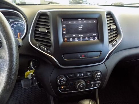 Used 2019 Jeep Cherokee Latitude w/ Popular Appearance Group image 25