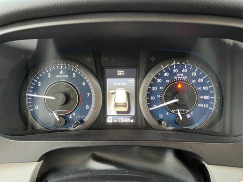 Used 2017 Toyota Sienna XLE Premium image 16