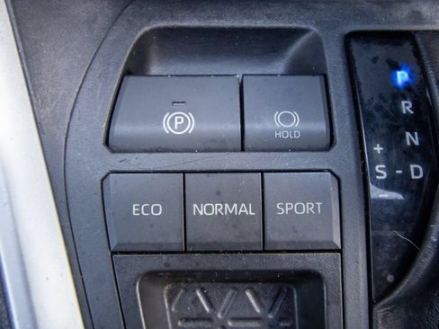 Used 2020 Toyota RAV4 XLE Premium FWD image 29