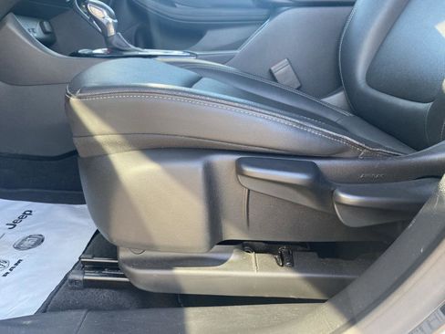 Used 2024 Buick Encore GX Sport Touring image 14