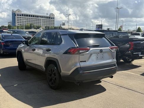Used 2021 Toyota RAV4 LE FWD image 7
