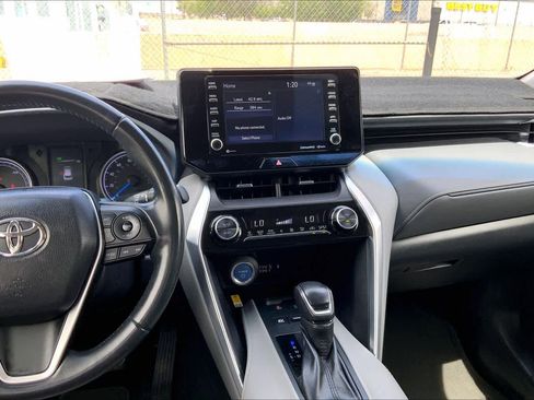 Used 2021 Toyota Venza LE w/ Carpet Mat Package (TMS) image 7