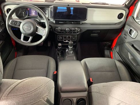 Used 2024 Jeep Wrangler Unlimited Sahara AWD/4WD image 33