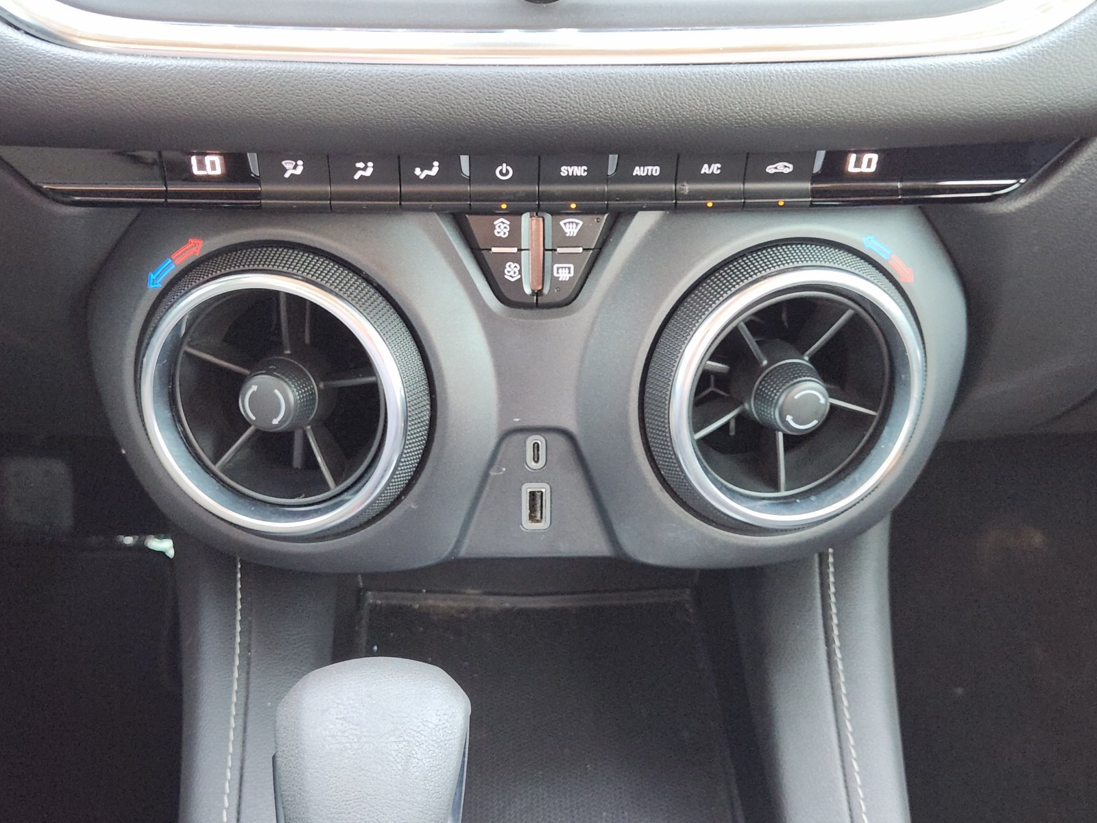 Used 2023 Chevrolet Blazer LT w/ Midnight/Sport Edition FWD image 19