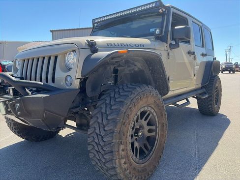 Used 2017 Jeep Wrangler Unlimited Rubicon w/ Connectivity Group image 3