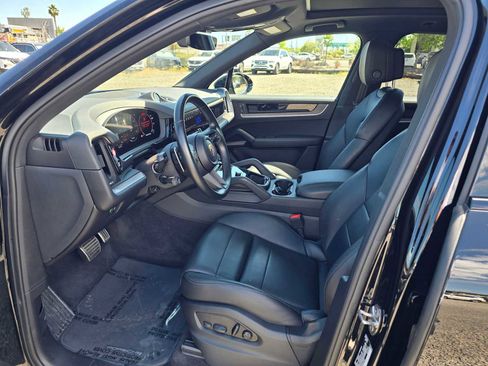 Used 2024 Porsche Cayenne S AWD/4WD image 22