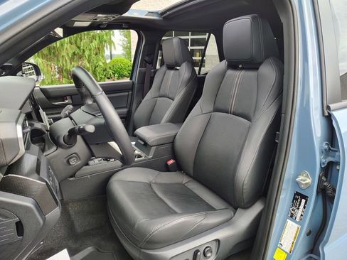 Used 2025 Toyota 4Runner Limited w/ Tow Technology Package AWD/4WD image 16