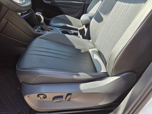 Used 2022 Volkswagen Tiguan SE FWD image 10