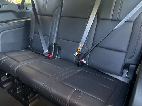 Used 2026 Chevrolet Suburban RST RWD image 23