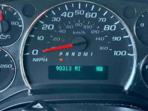 Used 2020 Chevrolet Express 3500 w/ Driver Convenience Package RWD image 21