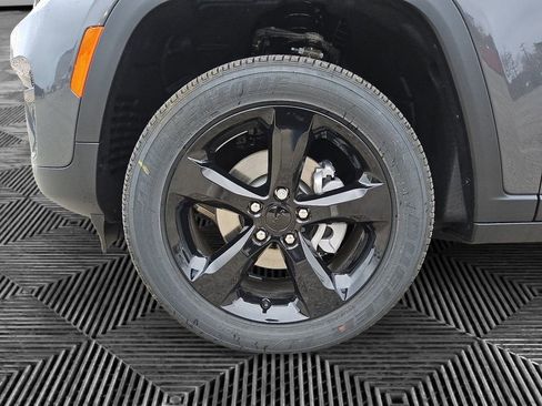 New 2025 Jeep Grand Cherokee Altitude image 15