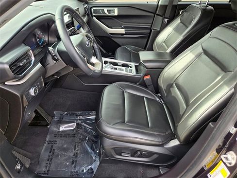 Used 2022 Ford Explorer XLT w/ Equipment Group 202A image 13