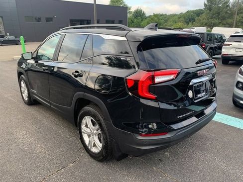 Used 2022 GMC Terrain SLE w/ Driver Convenience Package AWD/4WD image 2