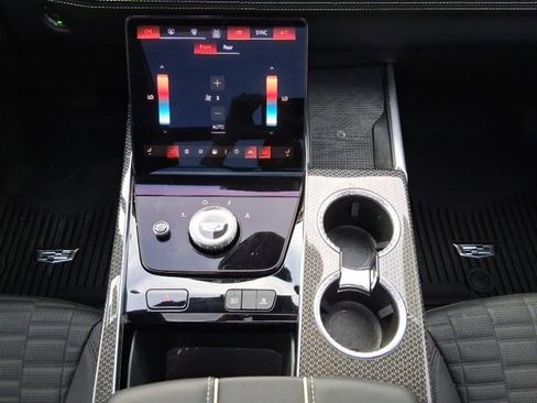 Used 2025 Cadillac Escalade ESV V image 11