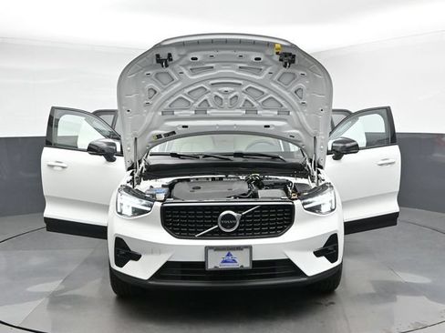 Used 2023 Volvo XC40 B5 Plus w/ Driver Assist Package AWD/4WD image 53