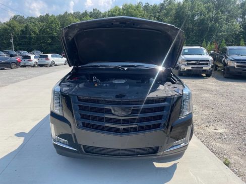 Used 2018 Cadillac Escalade Luxury RWD image 11