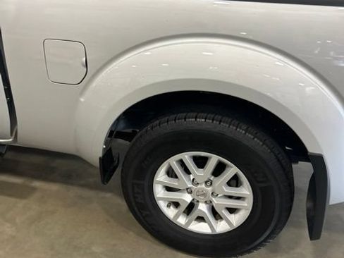 Used 2017 Nissan Frontier SV w/ SV Value Truck Package RWD image 2
