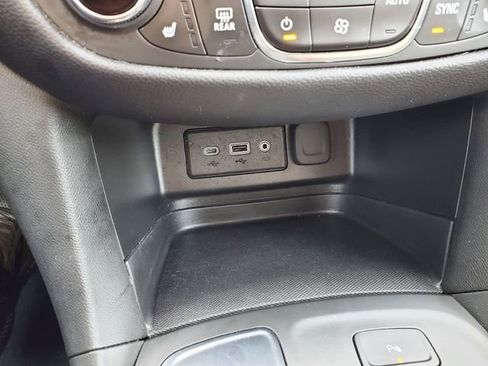 Used 2023 Chevrolet Equinox LT FWD image 32
