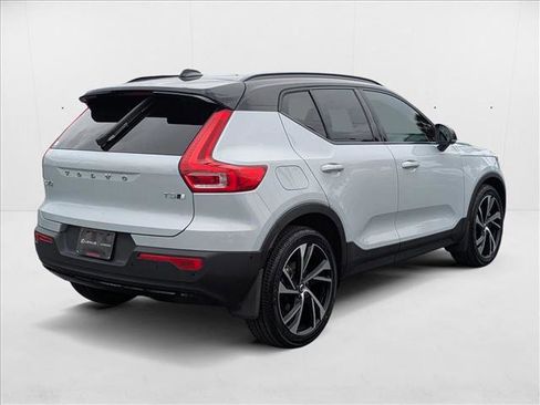 Used 2022 Volvo XC40 T5 R-Design w/ Protection Package Premier image 5