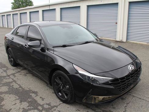 Used 2021 Hyundai Elantra SEL w/ Convenience Package FWD image 4