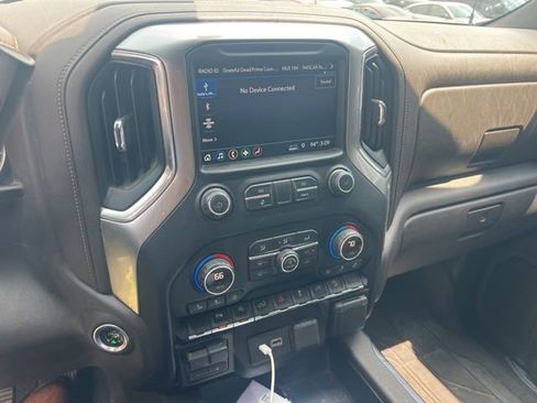 Used 2019 Chevrolet Silverado 1500 LTZ AWD/4WD image 9