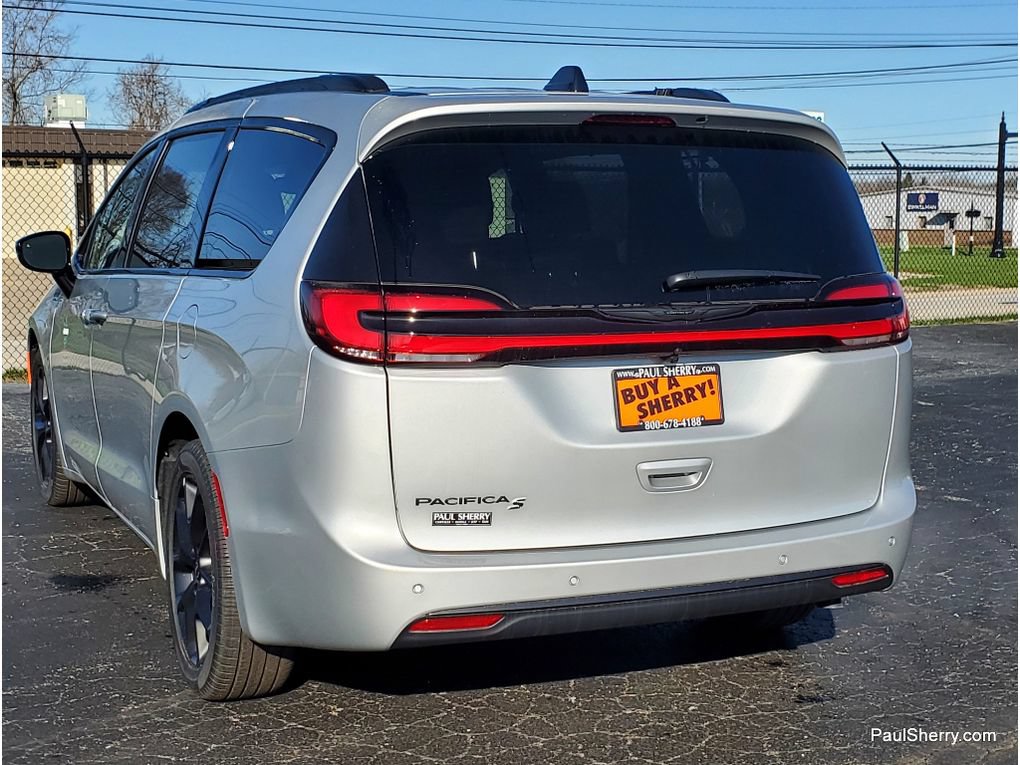 New 2026 Chrysler Pacifica Select w/ S Appearance Package FWD image 13