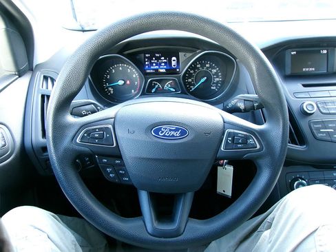 Used 2016 Ford Focus SE image 17