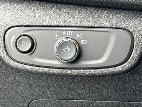 Used 2025 Chevrolet TrailBlazer LT w/ Convenience Package FWD image 9
