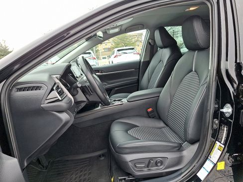 Certified 2021 Toyota Camry SE w/ Blackout Package (TMS) image 14